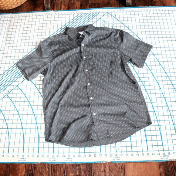 NWT Old Navy Gray Polka Dot Short Sleeve Everyday Button Down, Medium - Picture 1 of 6